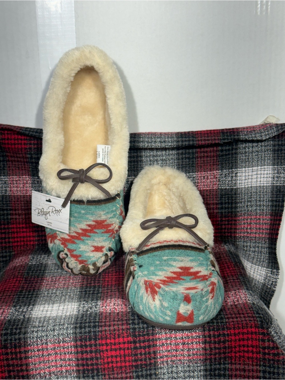 NWT Blazin Roxx Slippers Sz 9/10